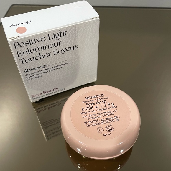 NIB Rare Beauty MESMERIZE ~Rose~ Positive Light Silky Touch Powder Highlighter - Picture 4 of 7